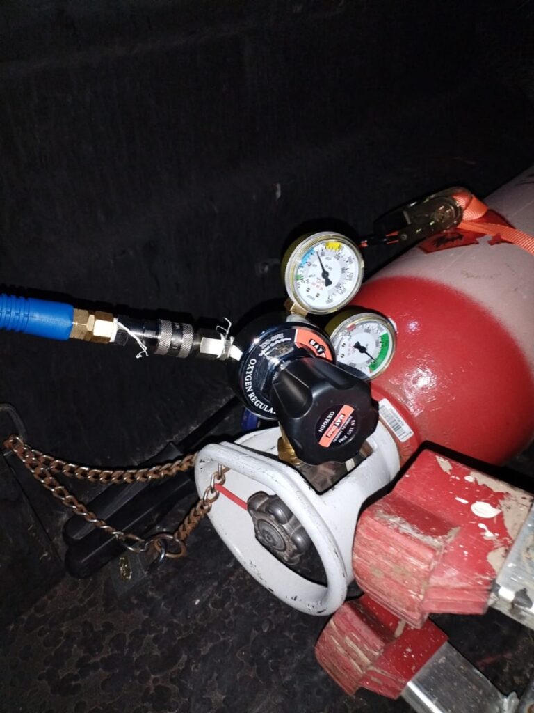 Leak detection equipment and pressure gauge